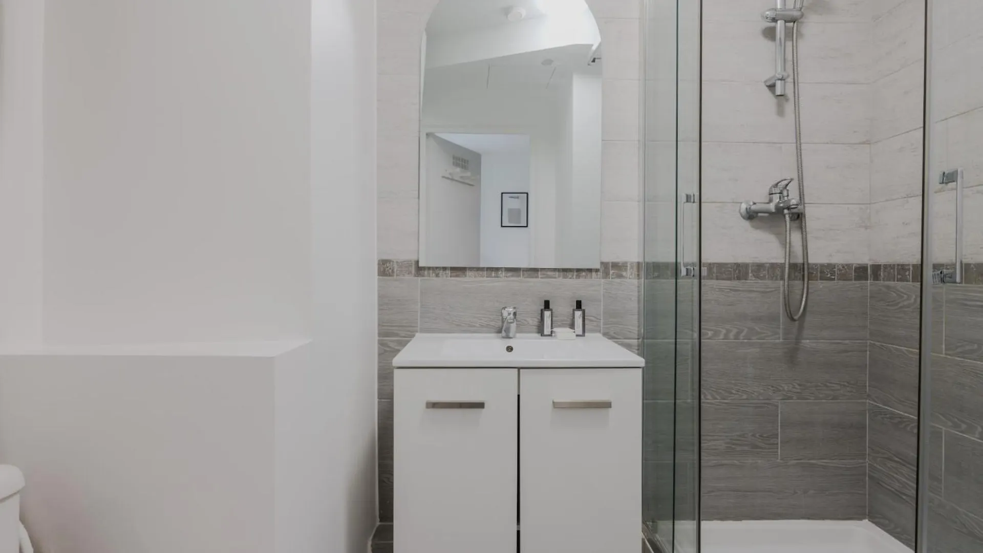 Apartment Cmg Batignolles - Lechapelais Ii *